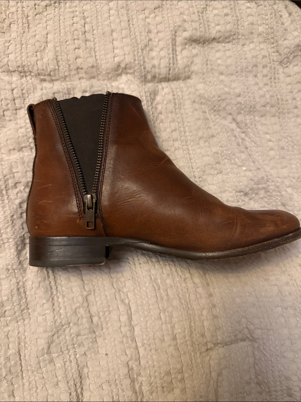 Women’s distressed Frye Brown Leather Chelsea Boots with Side elastic - Picture 7 of 7